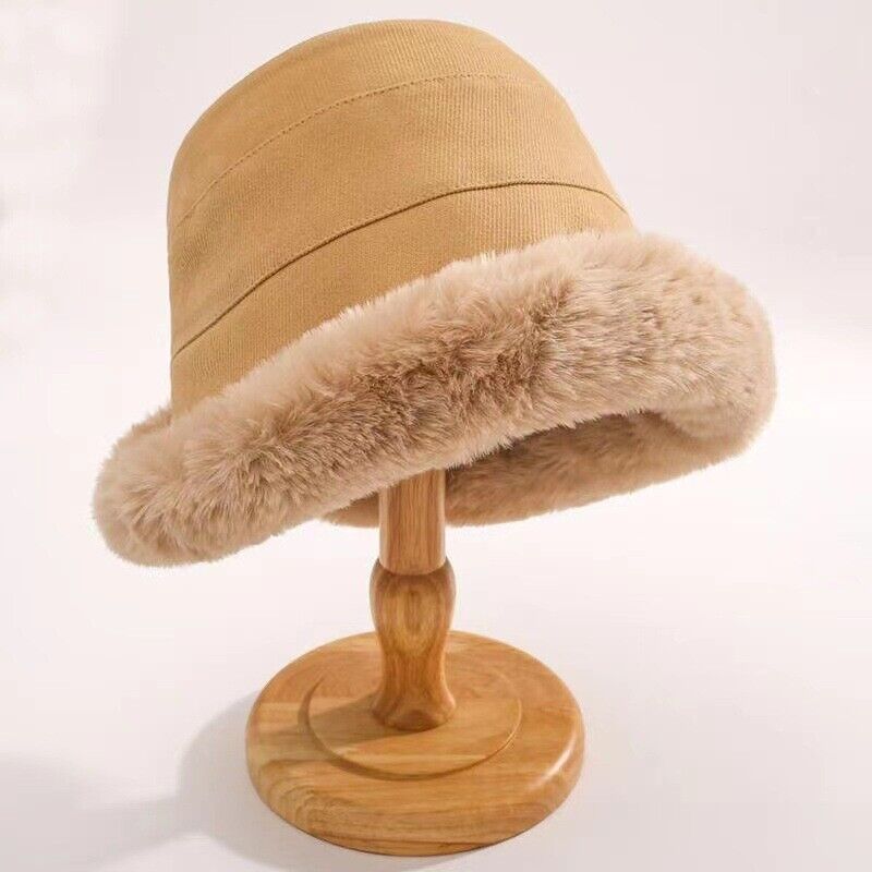 Warme Damen Fischermütze, Schwarz, ein stilvolles Winter-Accessoire.