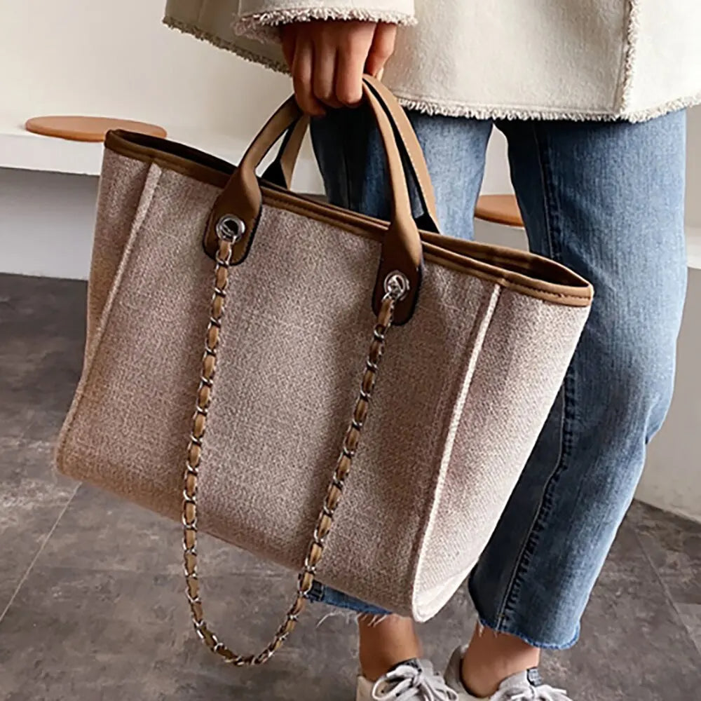 Elegante Damen Designer Schultertasche in Schwarz, luxuriöses Accessoire für jeden Anlass.