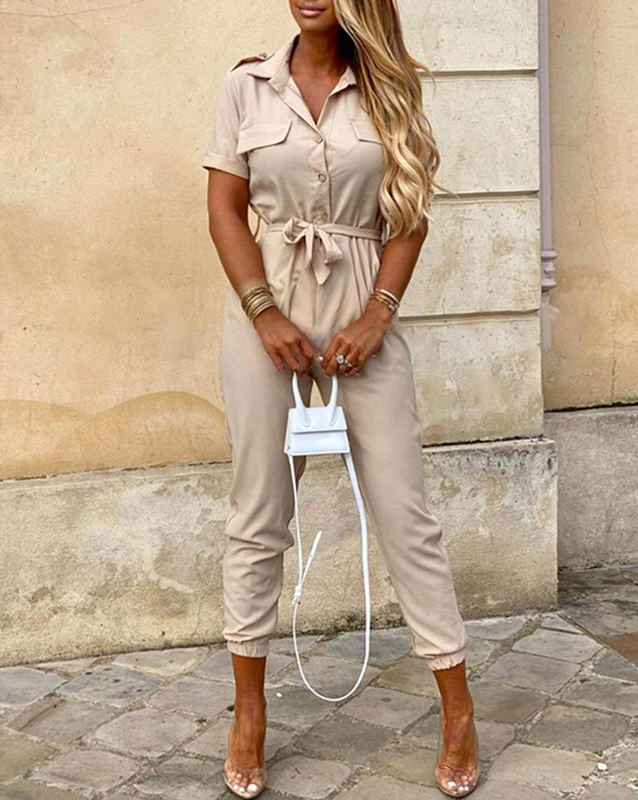 Stilvoller Damen Jumpsuit mit Gürtel für feminine Eleganz. Ideal für Frühling & Sommer.