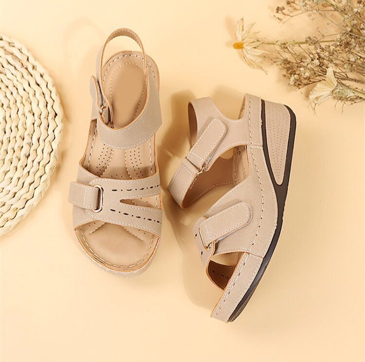 Hochwertige orthopädische Damensandalen Olga, mit weichem Fußbett, bequem für den Sommer.