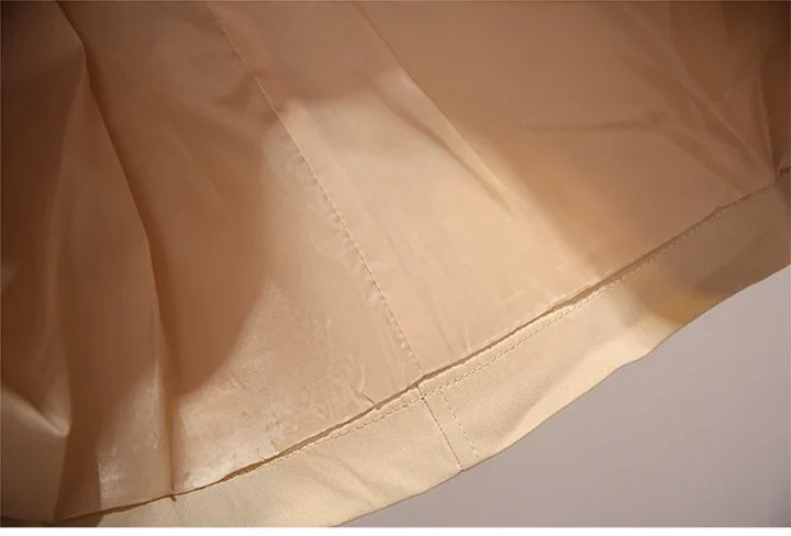 Damen Windjacke Übergröße in Khaki, atmungsaktive Übergangsjacke für vielseitige Layering-Looks.
