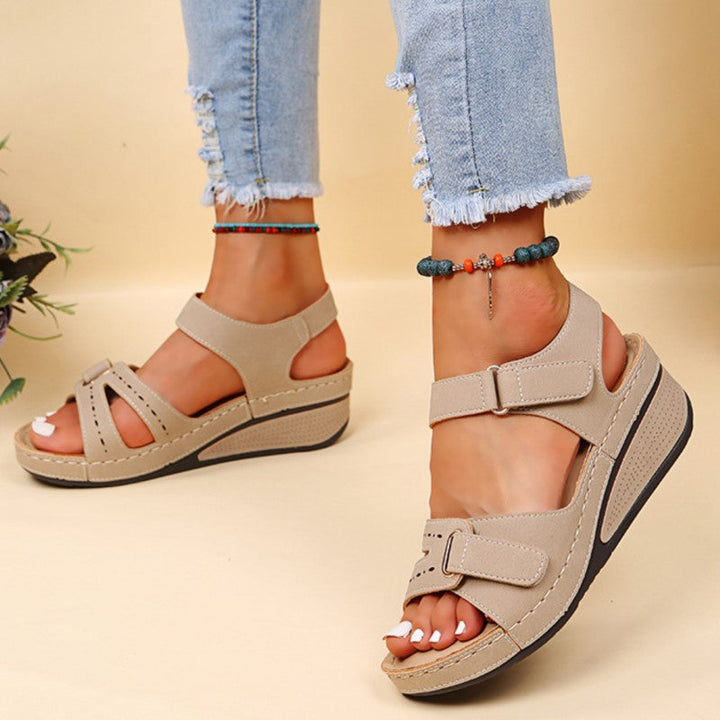 Damensandalen Olga orthopädisch, unterstützen die Fußgesundheit, bequem für lange Spaziergänge im Sommer.