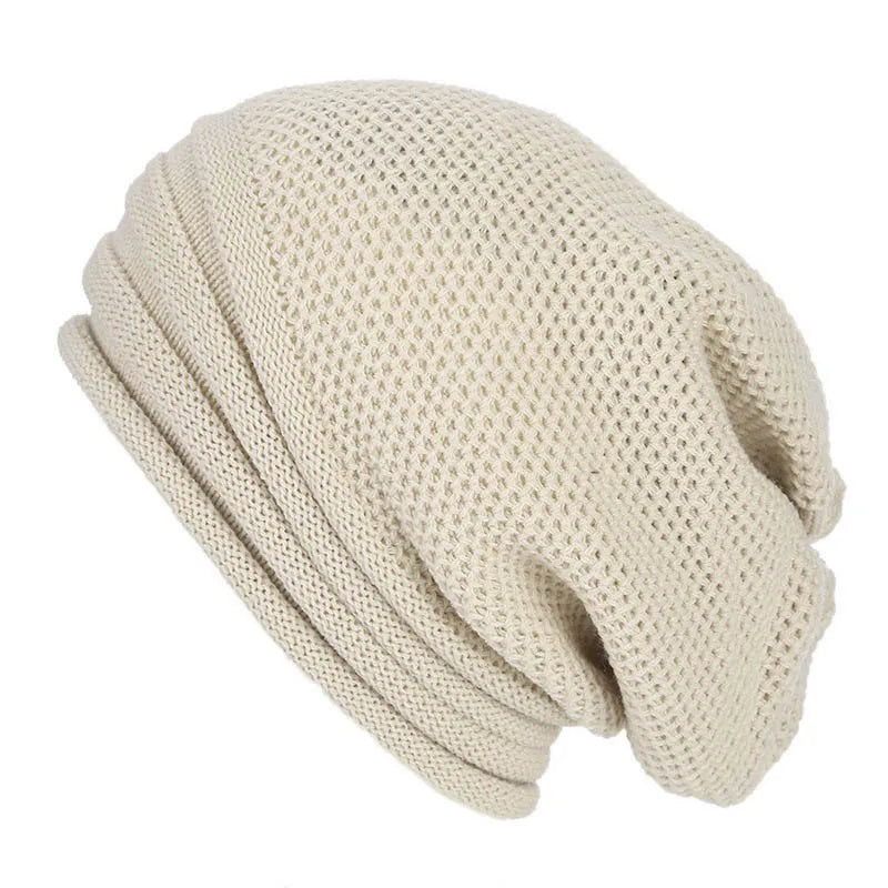Weiche, gestrickte Unisex Beanie mit glitzernden Kristallen. Hält warm & ist ein trendiges Winter-Accessoire für alle.