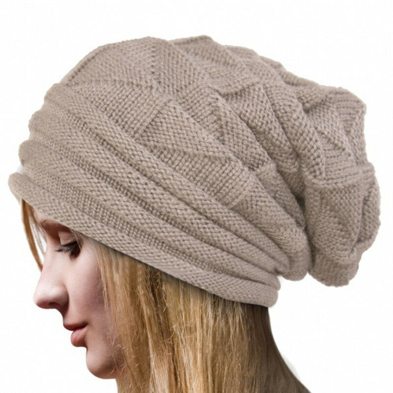 Damen Strickmütze in stilvoller Farbe, kuschelig warm für den Winter.