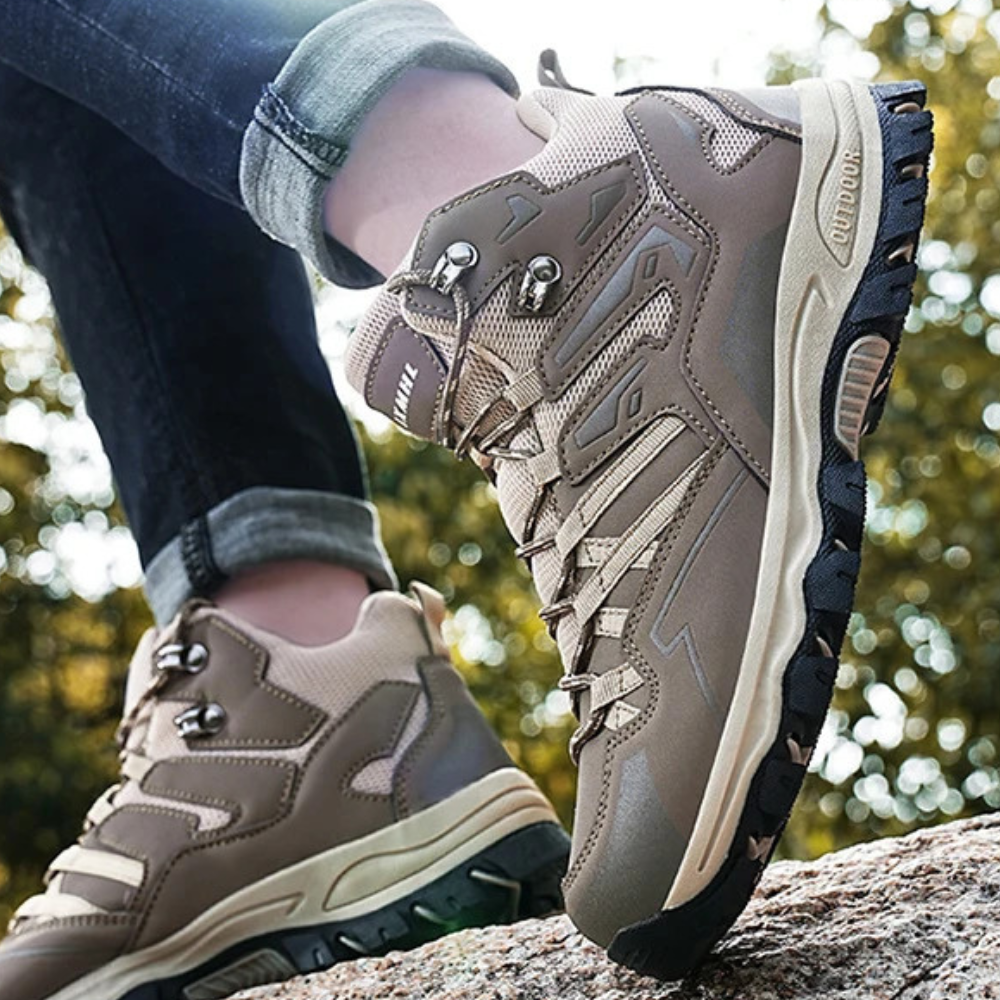 Profilierte Sohle der wasserdichten Unisex-Wanderschuhe für exzellenten Grip auf jedem Gelände.