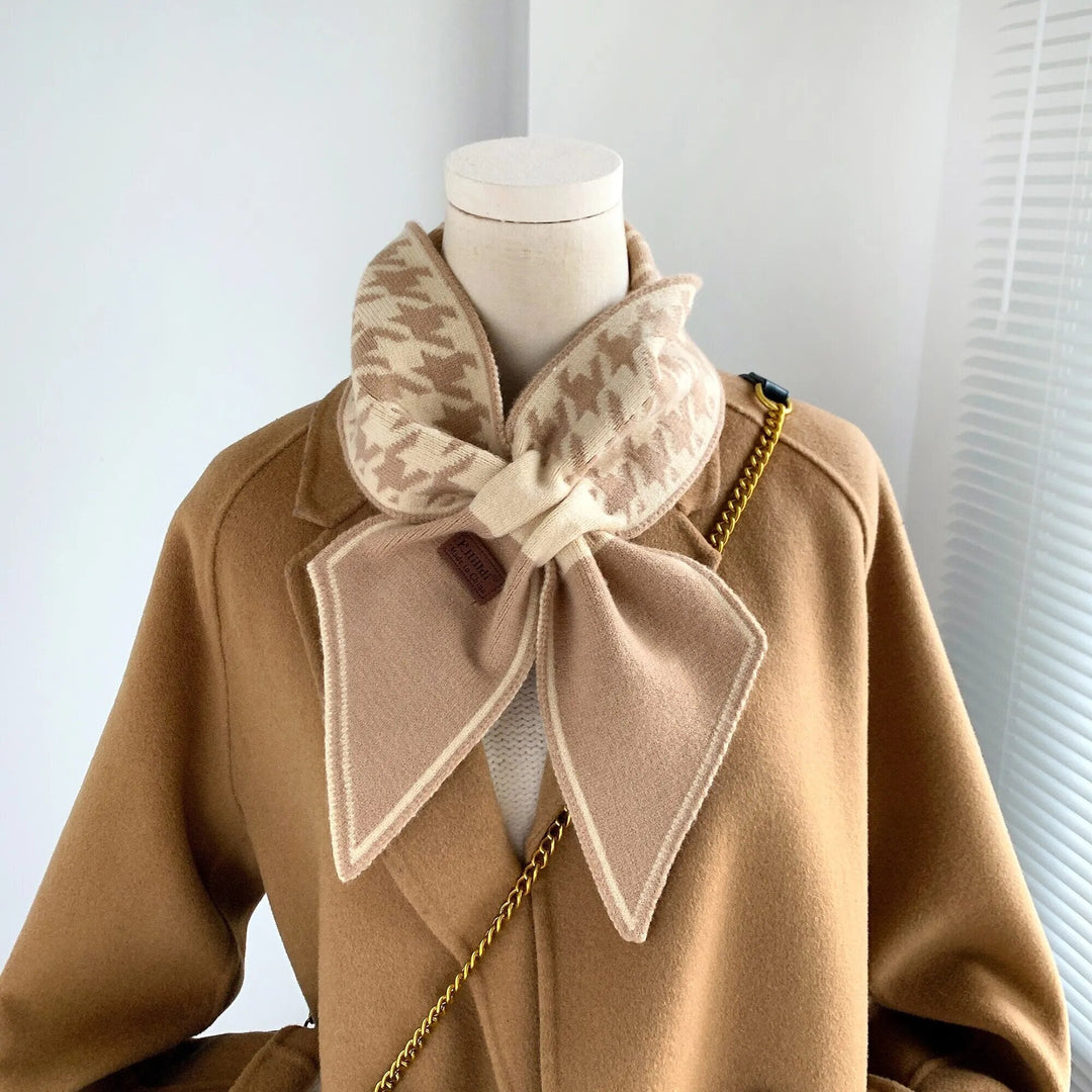 Vielseitiger Unisex Halsbindeschal, ideal als wärmendes Mode-Accessoire für Outdoor-Aktivitäten im Winter.