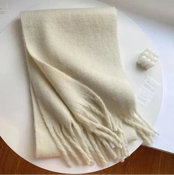 Komfortabler, warmer Damenschal aus weichem Material. Ein elegantes Winter-Accessoire für Damen.