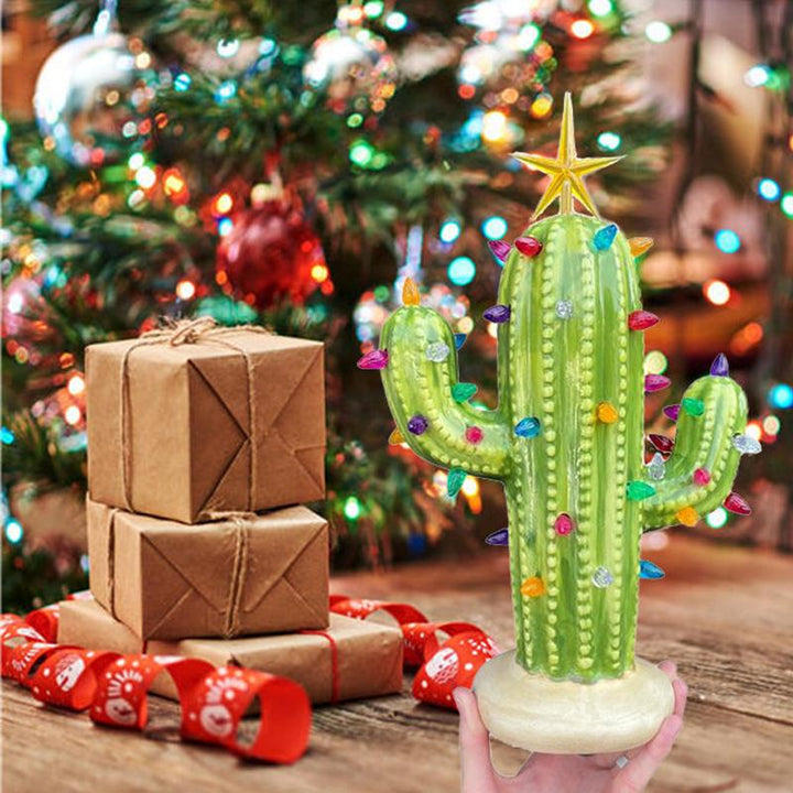 Festlicher beleuchteter Vintage Kaktus, perfekte Weihnachtsdekoration Zimmerdeko.