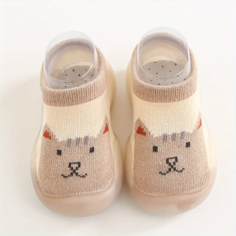 Nahaufnahme der BearCubs Barfuß Kleinkind Sneakers. Flexible, rutschfeste Sohle für sicheres Laufen & gesunde Füße.
