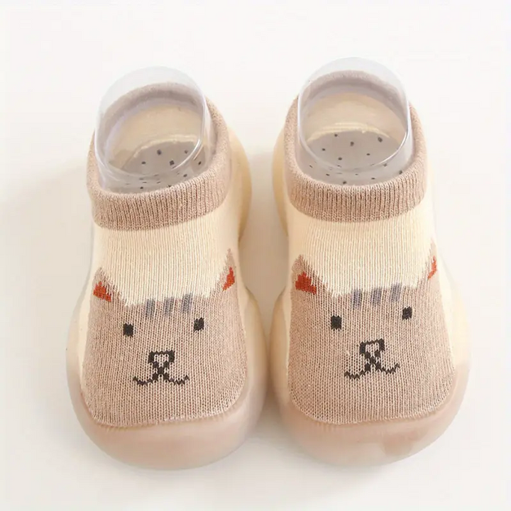 Nahaufnahme der BearCubs Barfuß Kleinkind Sneakers. Flexible, rutschfeste Sohle für sicheres Laufen & gesunde Füße.