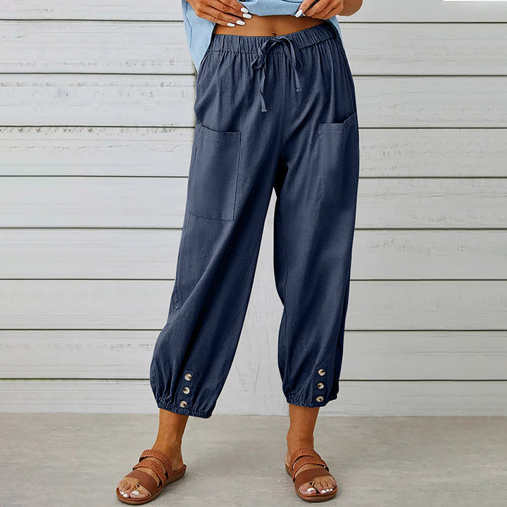 Damen Freizeithose 7/8, mit praktischen Seitentaschen und verstellbarem Kordelzug. Lockere Passform, sehr bequem.