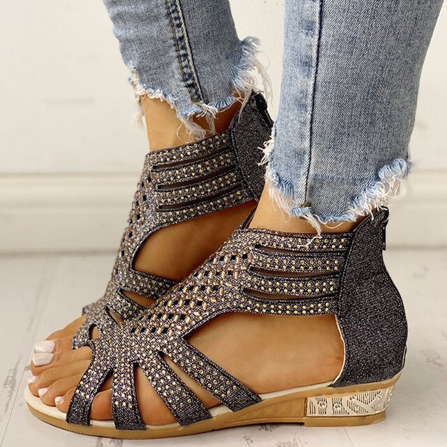 Komfortable orthopädische Damen Sandalen mit Glitzer, bieten Fußgesundheit & bequemen Halt. Ideale Freizeitschuhe.