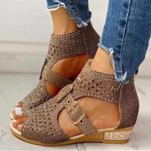Moderne Damen Sommersandalen mit Glitzer-Design, orthopädisch, mit Stütze & bequemem Keilabsatz für Stil und Komfort.