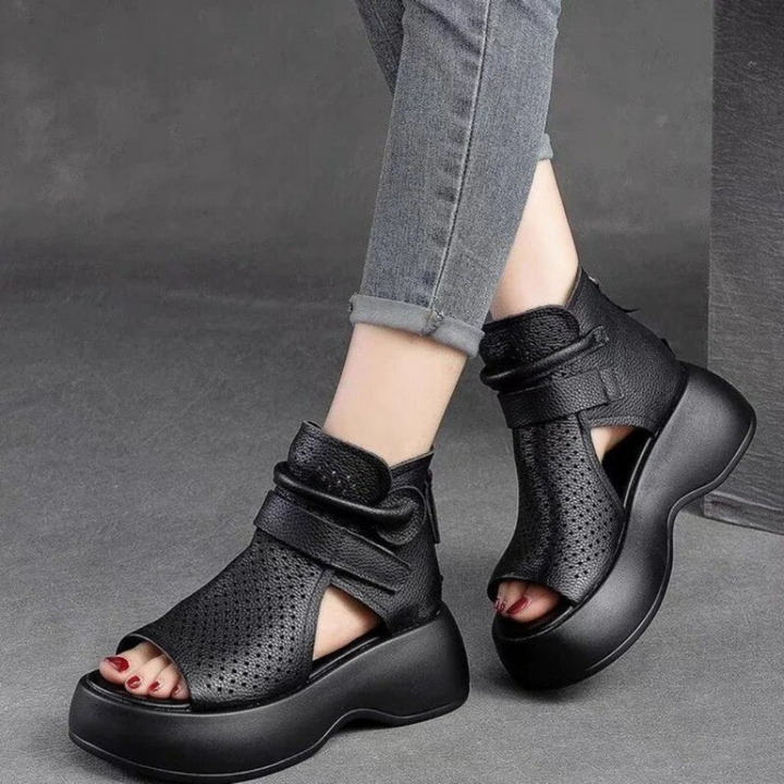 Leichte, bequeme Damen Sandalen mit ergonomischem Fußbett für optimalen Komfort bei jedem Schritt.