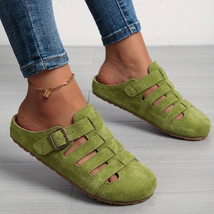 Stilvolle Slip-On-Mulesandalen für Damen. Bequeme, offene Sommerschuhe, ideal als elegante Freizeitschuhe für Damenmode.