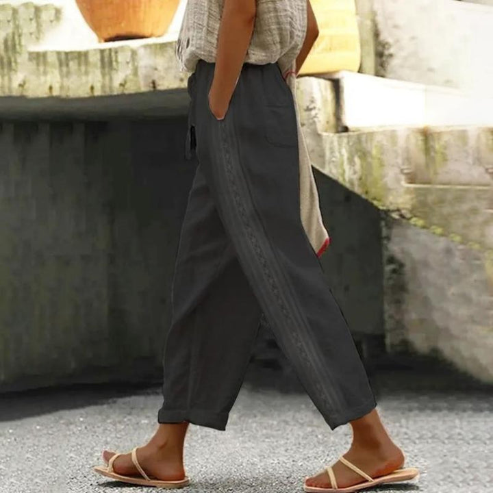 Vielseitige, bequeme Damen-Freizeithose in Übergröße mit geradem Schnitt. Optimal für Sommer & Frühling.