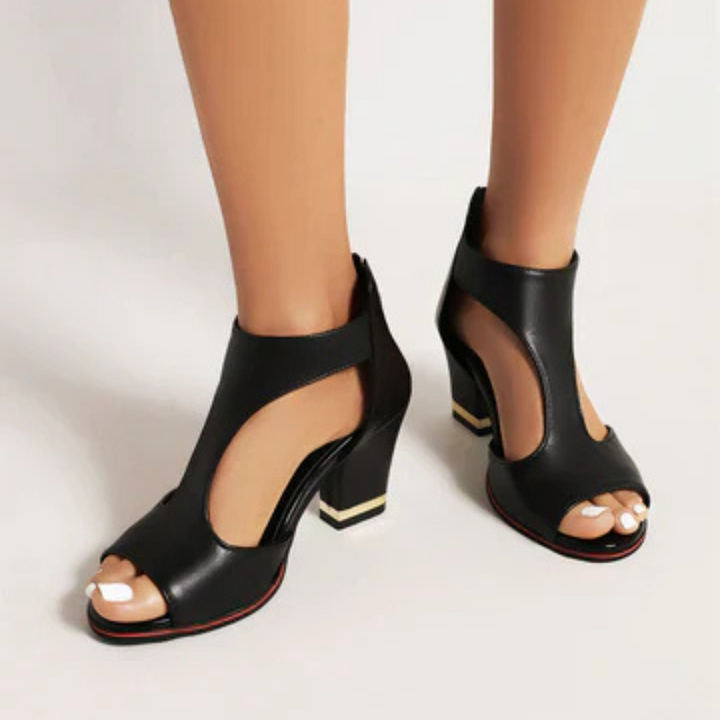 Elegante Damen Absatzsandalen in Schwarz, bieten Komfort und Stil für lange Tage und Abende. Bequeme Frauenschuhe.