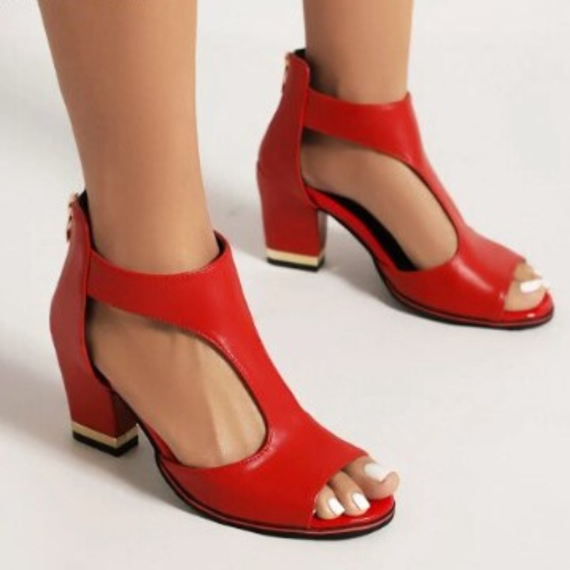 Modische Damen Sandalen in Schwarz mit bequemem Absatz, vereinen Eleganz und Tragekomfort für jede Gelegenheit.
