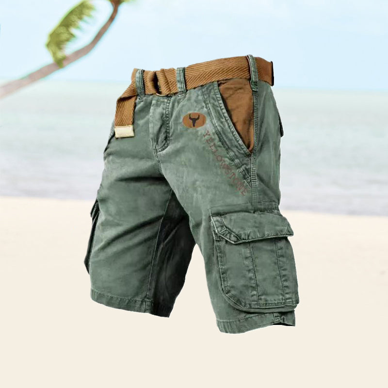 Stapel verschiedener Farben Herren Cargo-Shorts (Schwarz, Beige, Khaki). Robuste Sommer- & Freizeitshorts für Männer.