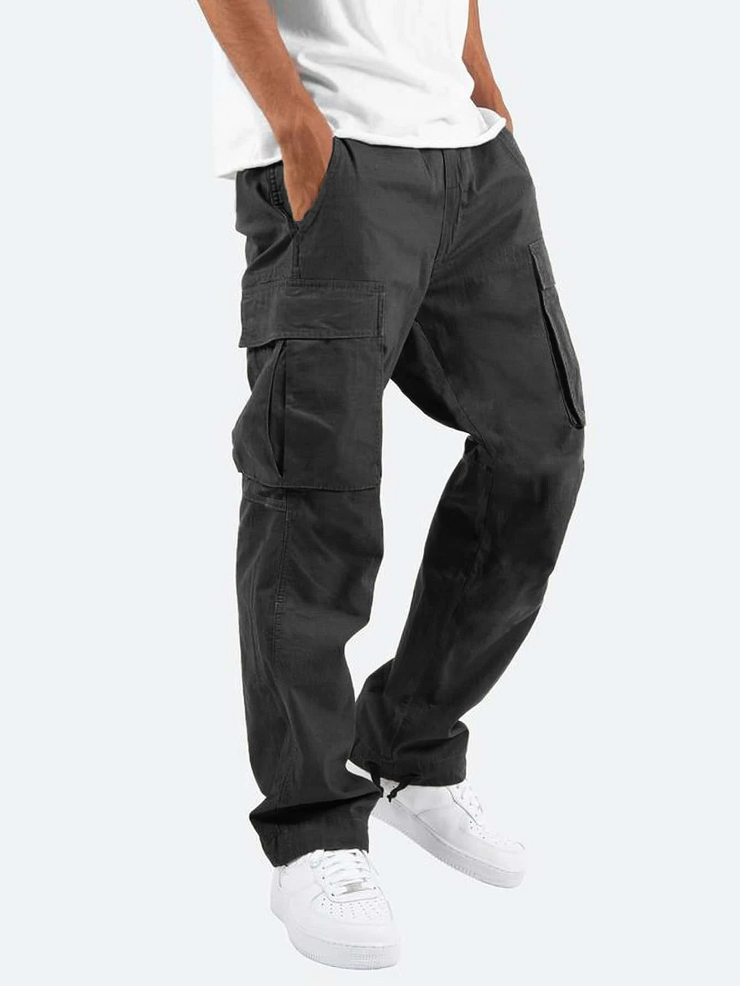 Bequeme Herren Cargohose in Schwarz für Freizeit & Alltag, mit Seitentaschen & modernem Schnitt. Komfortable Herrenmode.