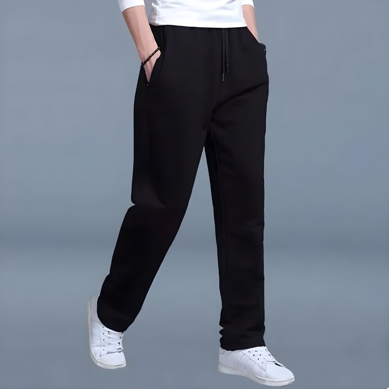Bequeme Herren Jogginghose für ultimativen Komfort und entspannten Stil. Ideal für Freizeit und Alltag.