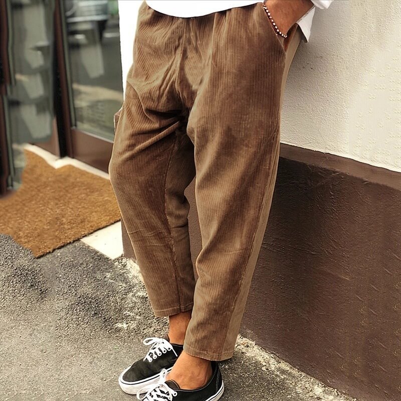 Bequeme Herren Kordhose, ideal für Freizeit & Alltag. Stilvolle Männerhose mit hohem Tragekomfort.