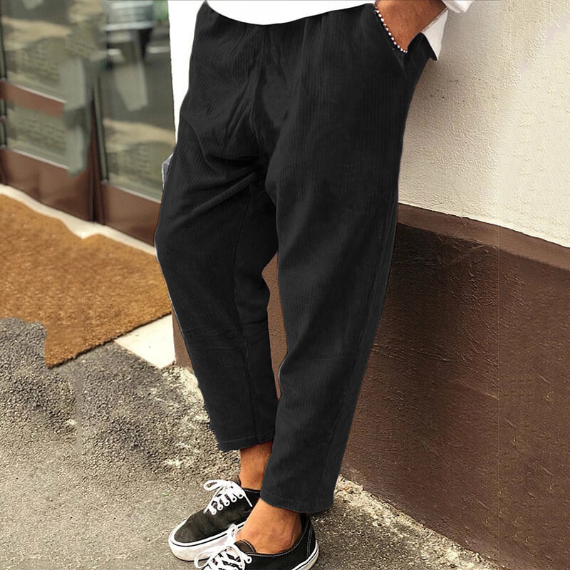 Modische Herrenhose aus Cord, robust & bequem. Eine stilvolle Kordhose für Männer, vielseitig.