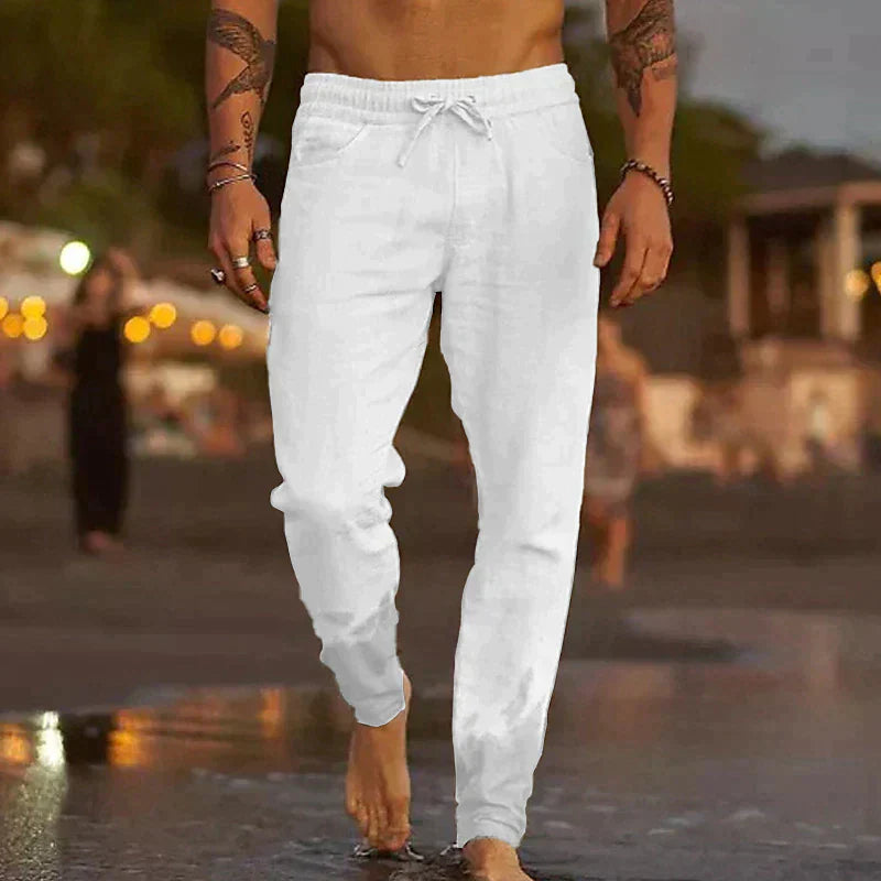 Leichte Herren Sommerhose, atmungsaktiv und stilvoll für warme Tage, entspannt.
