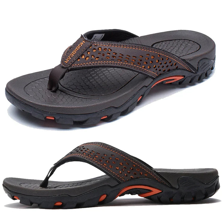 Bequeme Herren Slipper, ergonomisch geformt für optimalen Tragekomfort und Fußstütze, ideal für Freizeit.
