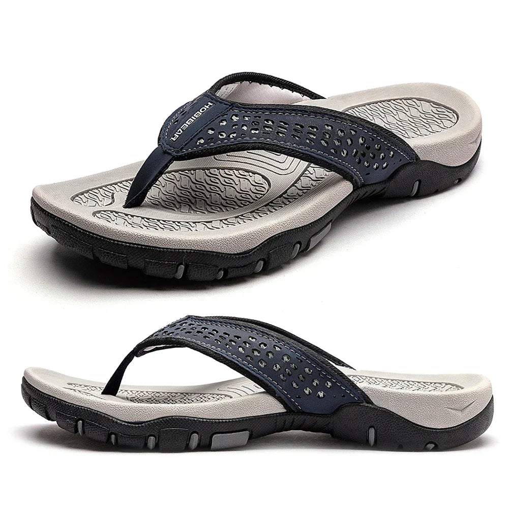 Pflegeleichte Herren Slipper, atmungsaktives Material für kühle Füße, ergonomisch und ideal für Sommer.