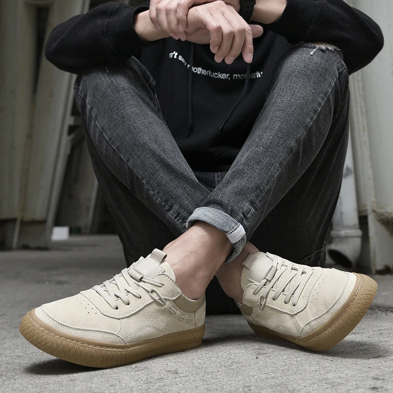 Rutschfeste Maxon Herren Sneaker aus Wildleder. Bequeme Freizeitschuhe für Outdoor & Alltag.