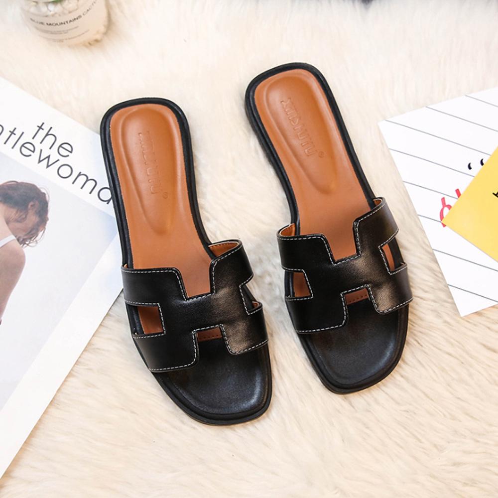 Bequeme & modische Damen Sandalen mit flachem H-Profil Design für einen eleganten Sommerlook.