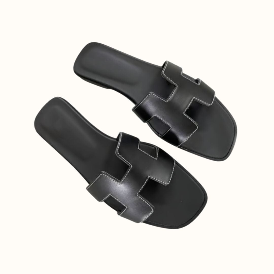 Detailaufnahme: Bequeme Damen Sandalen, weiche Riemen, elegantes H-Profil, modisch für Sommer.