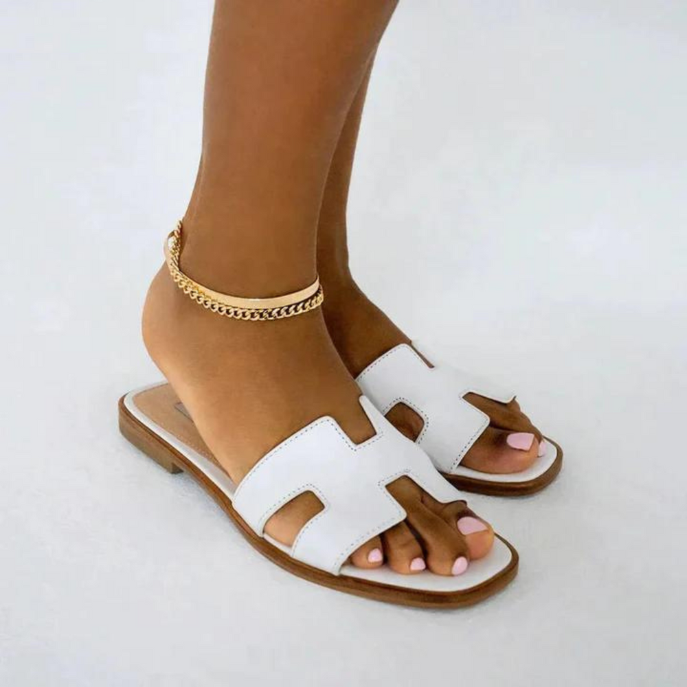 Elegante flache Damen Sandalen mit H-Profil Riemen, modisch und bequem für den Sommer.