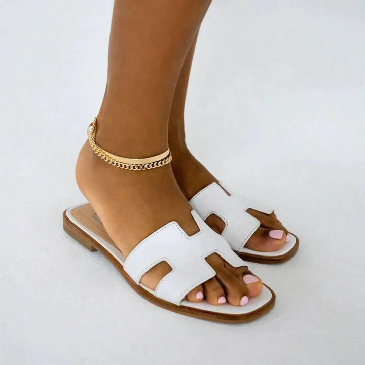 Elegante flache Damen Sandalen mit H-Profil Riemen, modisch und bequem für den Sommer.