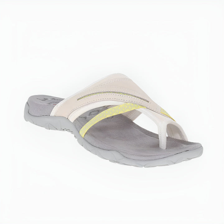 Damen Sandalen im sommerlichen Ambiente. Orthopädische Komfortschuhe für entspannte Tage & Fußgesundheit.