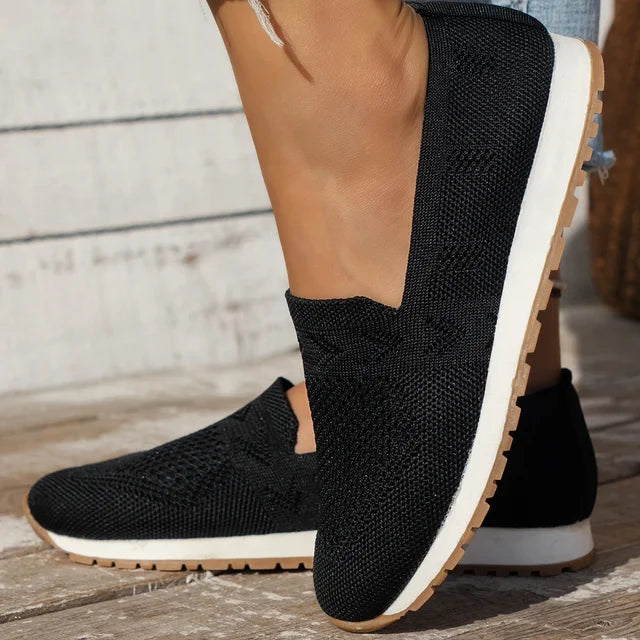 Modische Slip-on Damen Slipper, federleicht und flach, perfekter Komfortschuh für den Sommer.