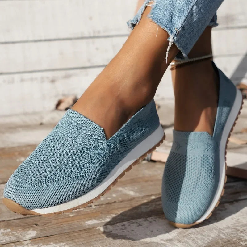 Komfortable Slip-on Damenschuhe, orthopädische Slipper für gesunde Füße und stilvollen Auftritt.