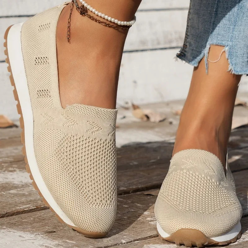 Orthopädische Damen Slipper als bequeme Alltags- und Sommerschuhe, fördern die Fußgesundheit mit Stil.