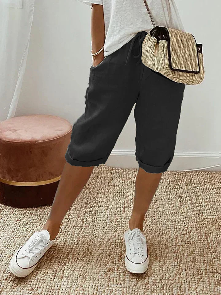 Stilvolle blaue Damen-Shorts für Sommer & Urlaub. Komfortable kurze Hose, perfekt für Freizeit & Basic-Look.