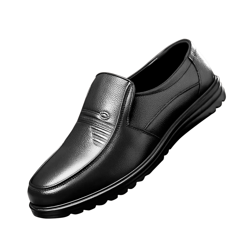 Klassische Herren Slipper in Braun, elegant und bequem, perfekt für Business- und Freizeit-Outfits.