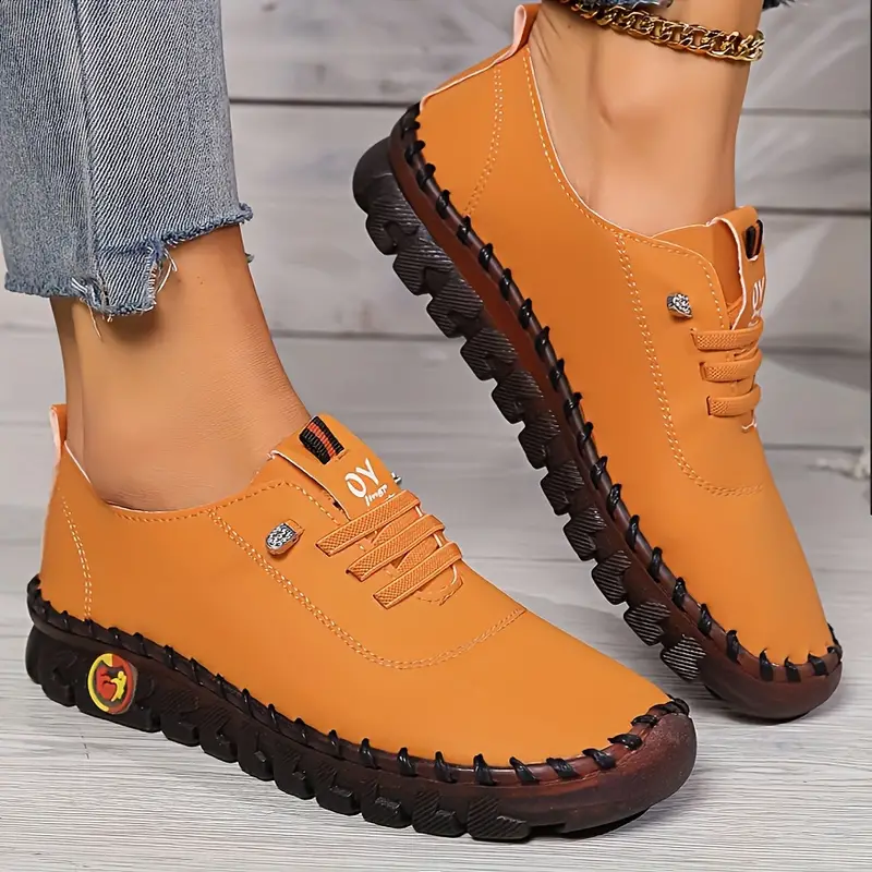 Stilvolle, farbenfrohe Damen Sneaker. Leichte Freizeitschuhe für den täglichen Gebrauch.