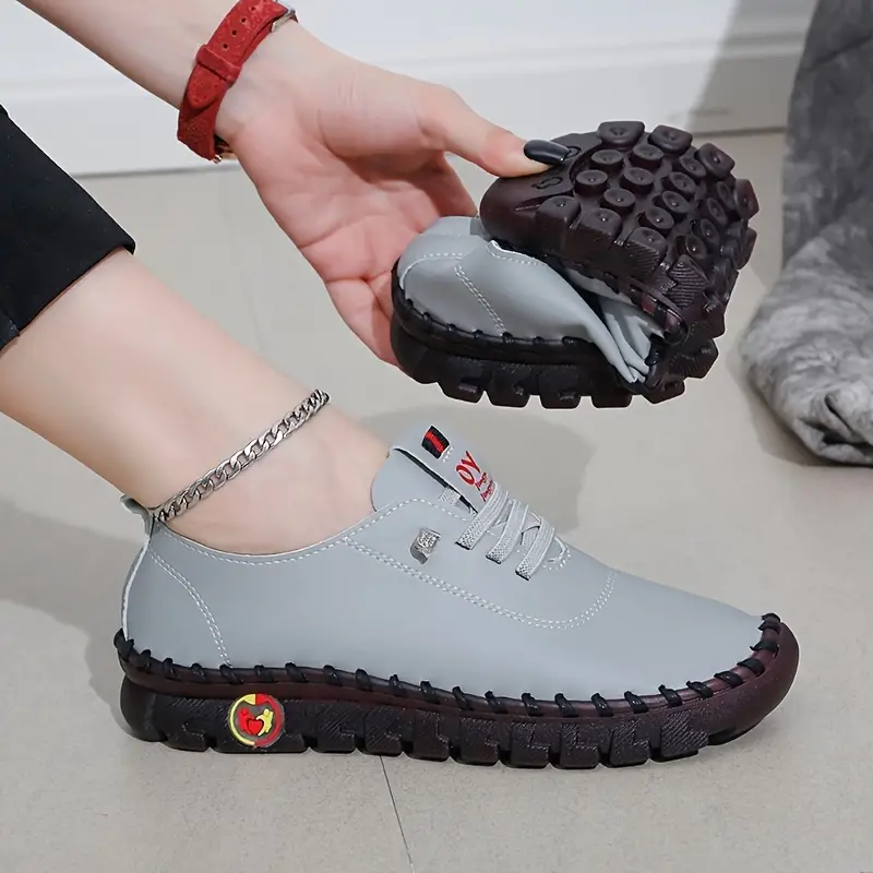 Komfortable Damen Alltagsschuhe. Bequeme Freizeitschuhe mit leichter Sohle für lange Tage.