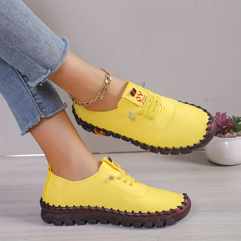 Detailansicht der bequemen Damen Freizeitschuhe. Stilvolle Sneaker für Alltag & Freizeit.