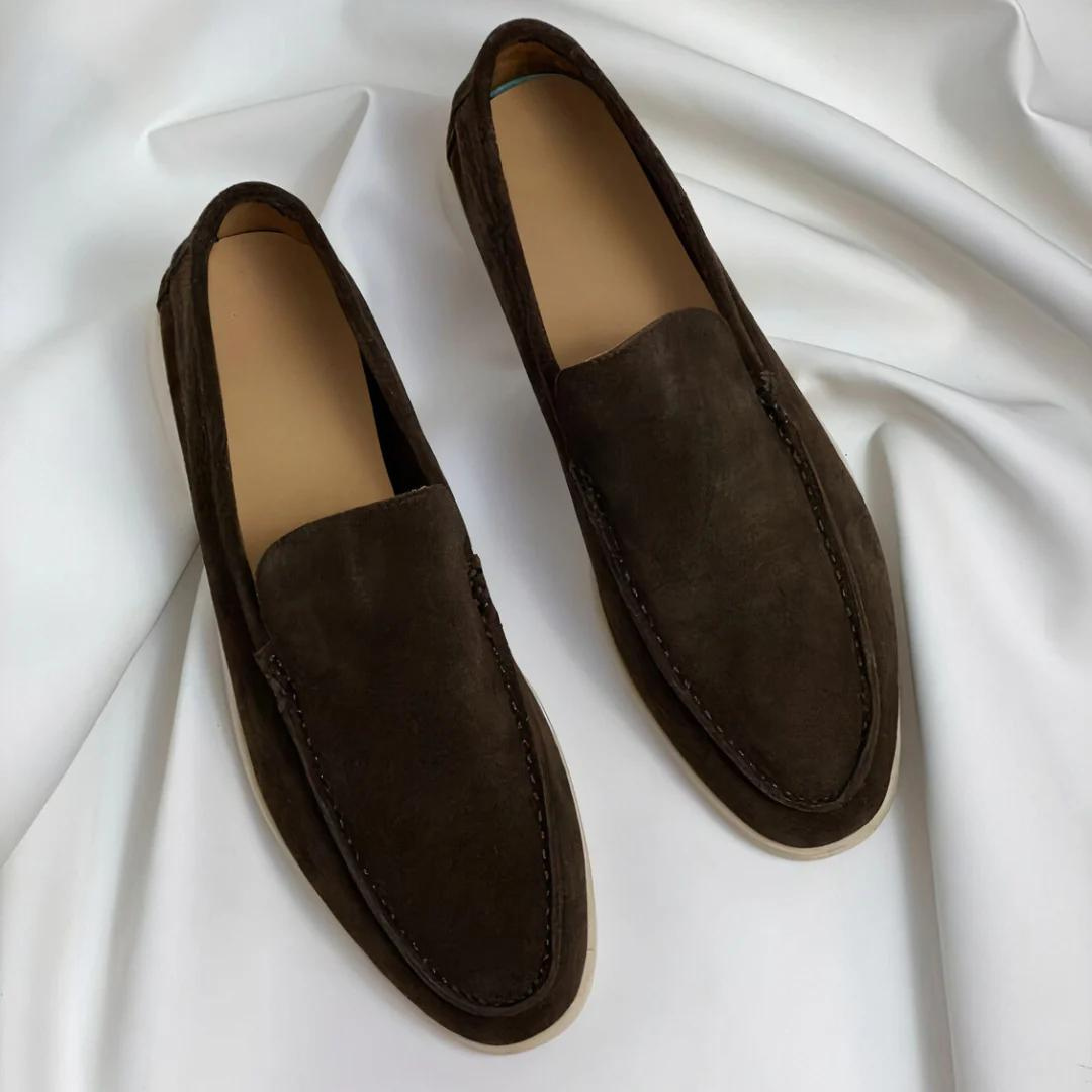 Komfortable Herren Loafers Luxor in Khaki. Bequeme Freizeitschuhe & stilvolle Slipper für warme Tage.