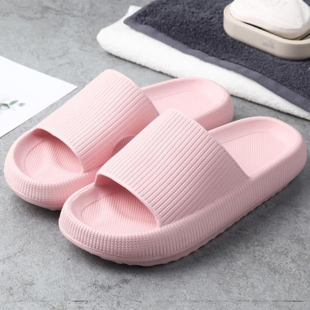 Sichere Anti-Rutsch-Sohle der leichten Unisex Slides, mit Dämpfung für bequemen Halt zu Hause.