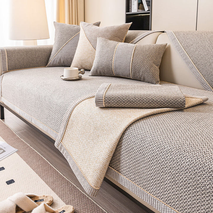 Hochwertiger Baumwoll-Leinen Couchbezug in Creme, schützt Ihr Sofa und ist rutschfest.