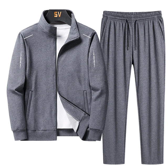 Kompletter Herren Sportanzug im modernen Design, ideal als Freizeitanzug oder Jogginganzug.