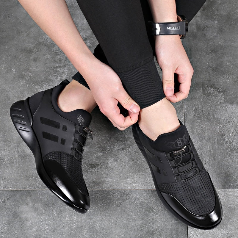 Schwarzer Herren-Sneaker, orthopädisch und bequem, perfekt als Freizeitschuh und Alltagsschuh.