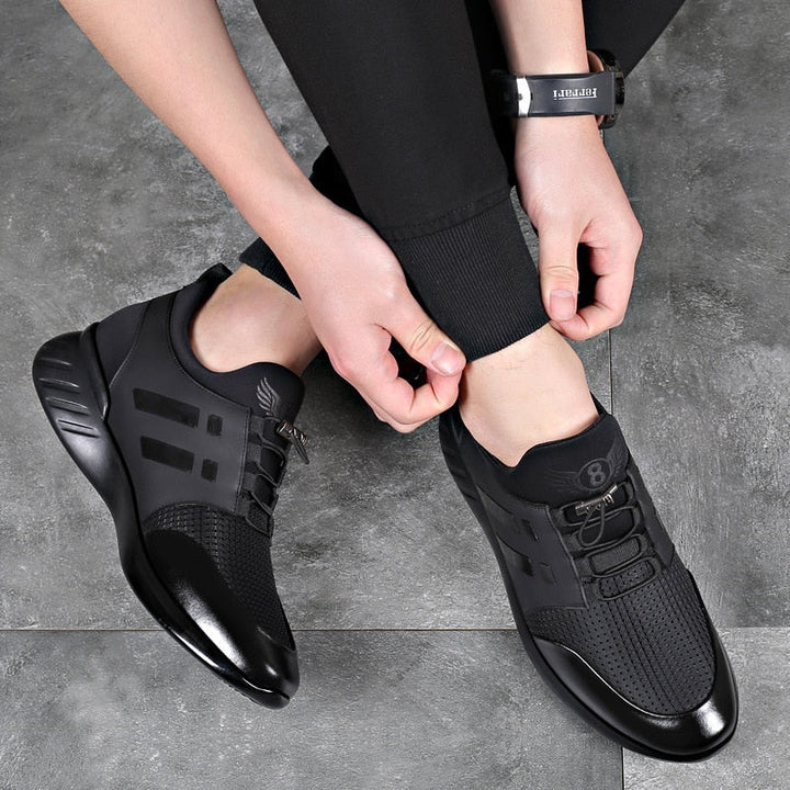 Schwarzer Herren-Sneaker, orthopädisch und bequem, perfekt als Freizeitschuh und Alltagsschuh.